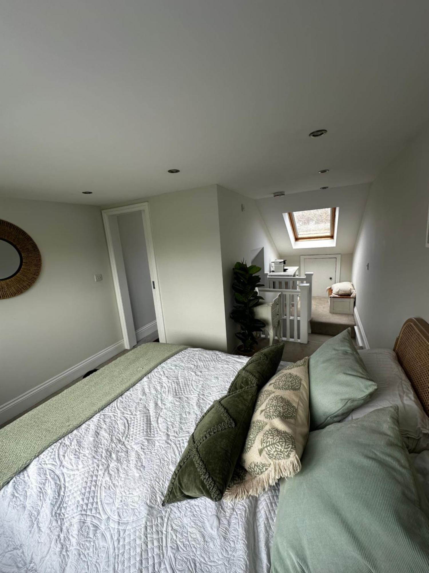 Gorgeous 1 Bedroom & Private Ensuite In With Free Parking Windsor