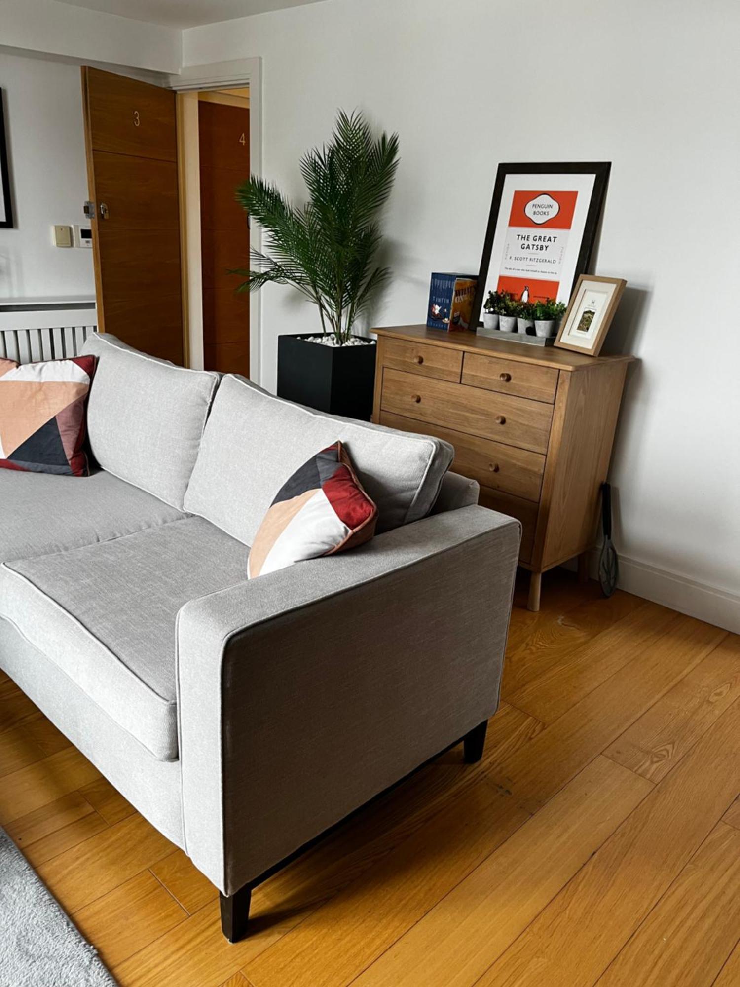 Central Windsor, Kingsize One Bedroom, Lounge, Terrace & Private Parking Windsor