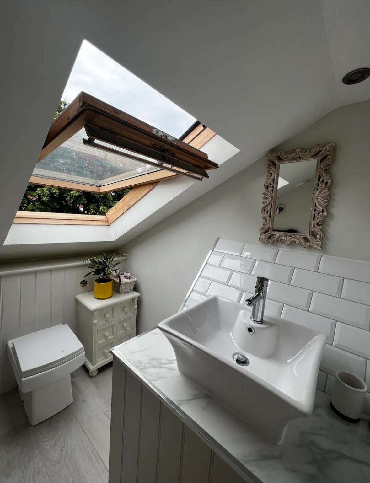 Guest house Gorgeous 1 Bedroom & Private Ensuite In With Free Parking Windsor