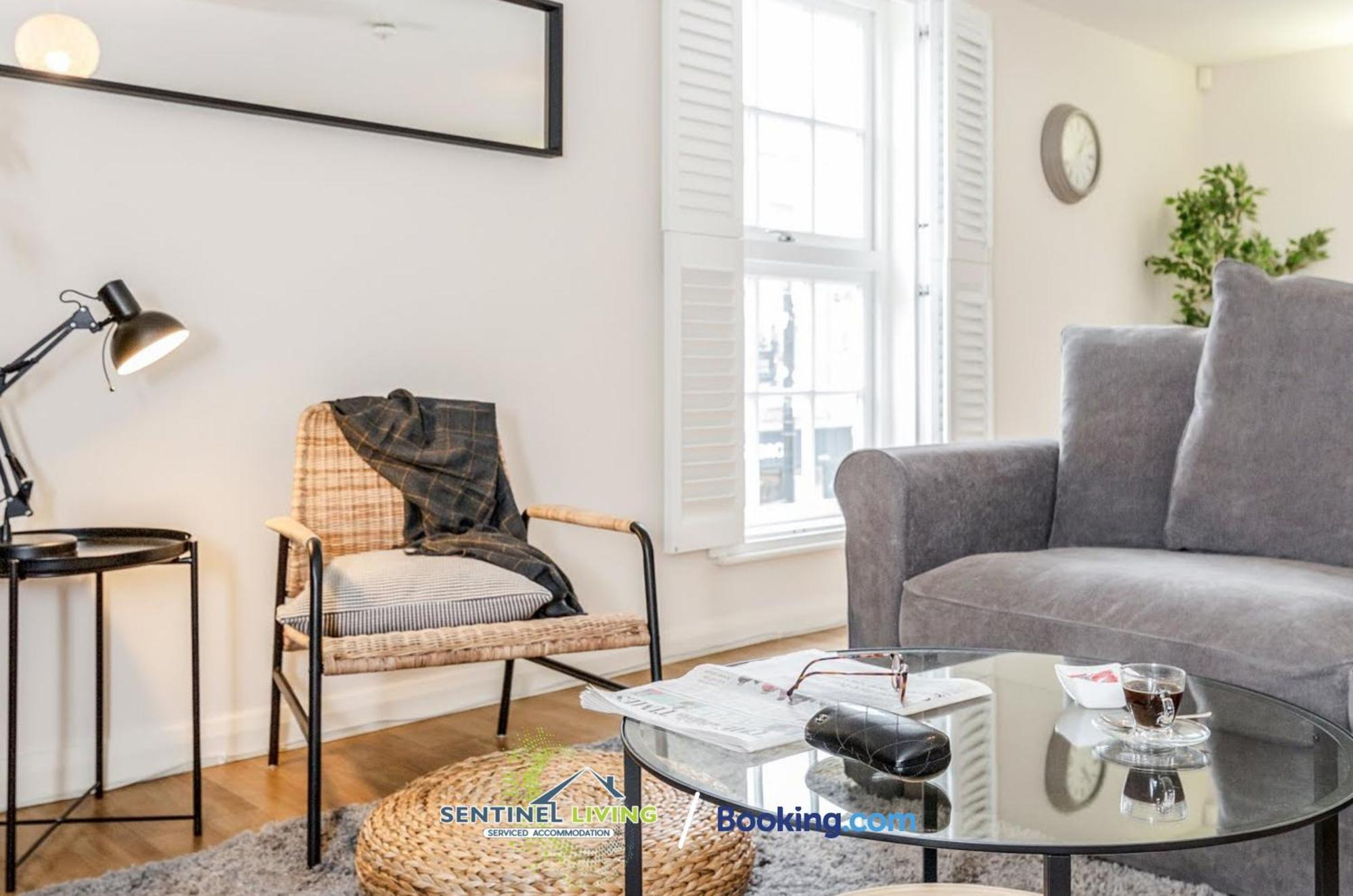 Sentinel: 2-bedroom Serviced With Free Wi-fi Apartment Windsor