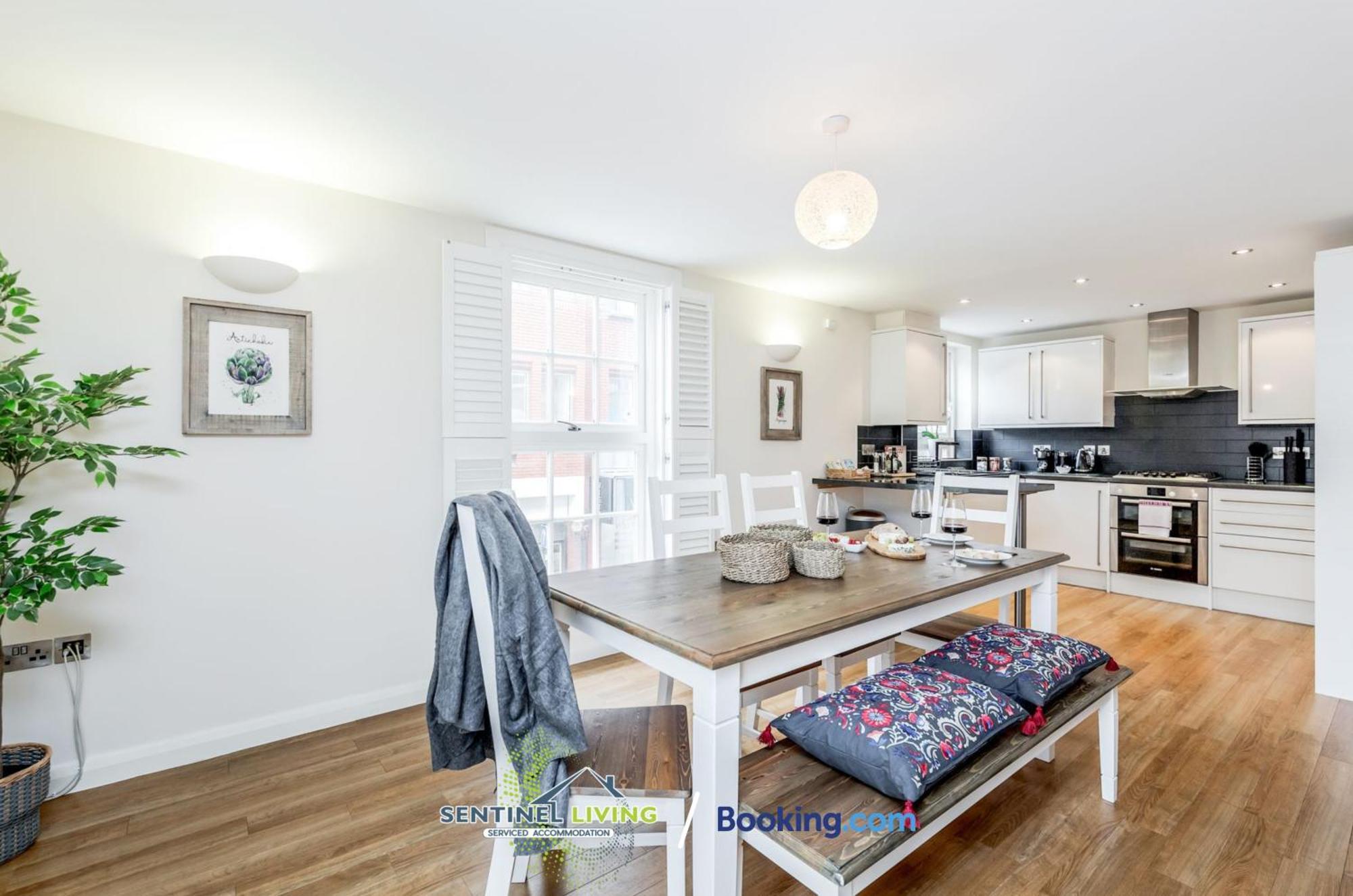 Sentinel: 2-bedroom Serviced With Free Wi-fi Windsor