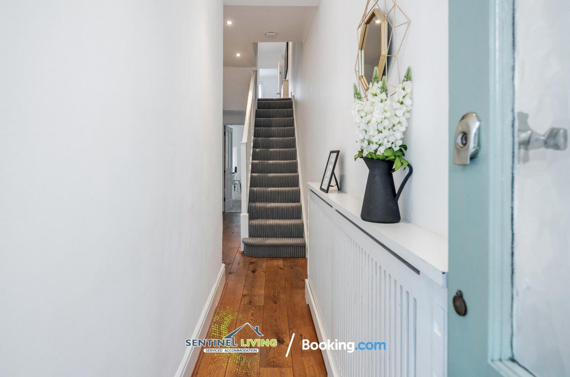 Town Pet-friendly House By Sentinel Living * Windsor