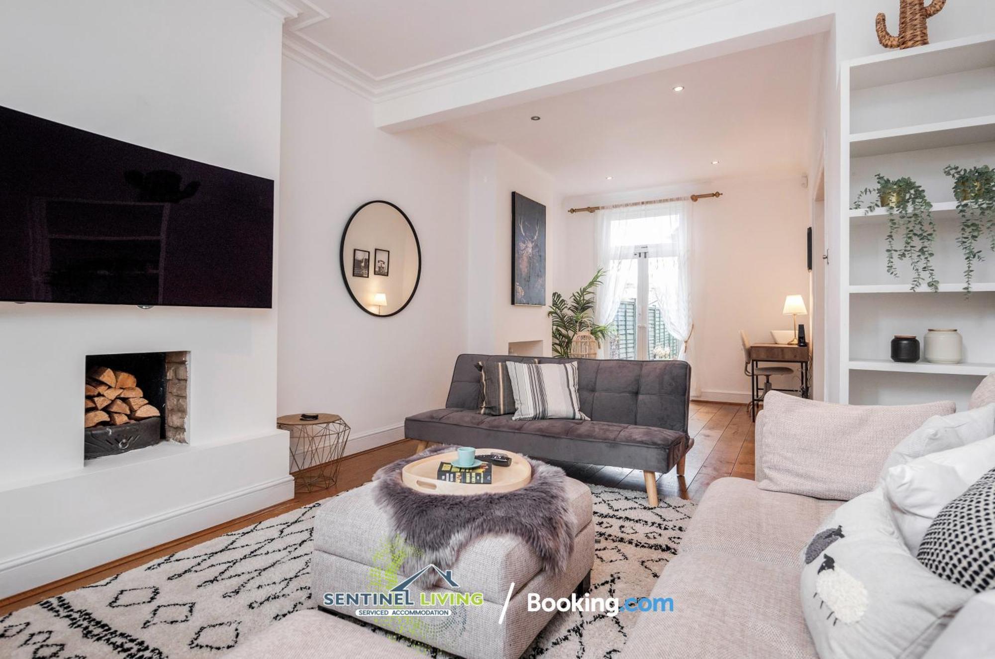 Town Pet-friendly House By Sentinel Living Holiday home *