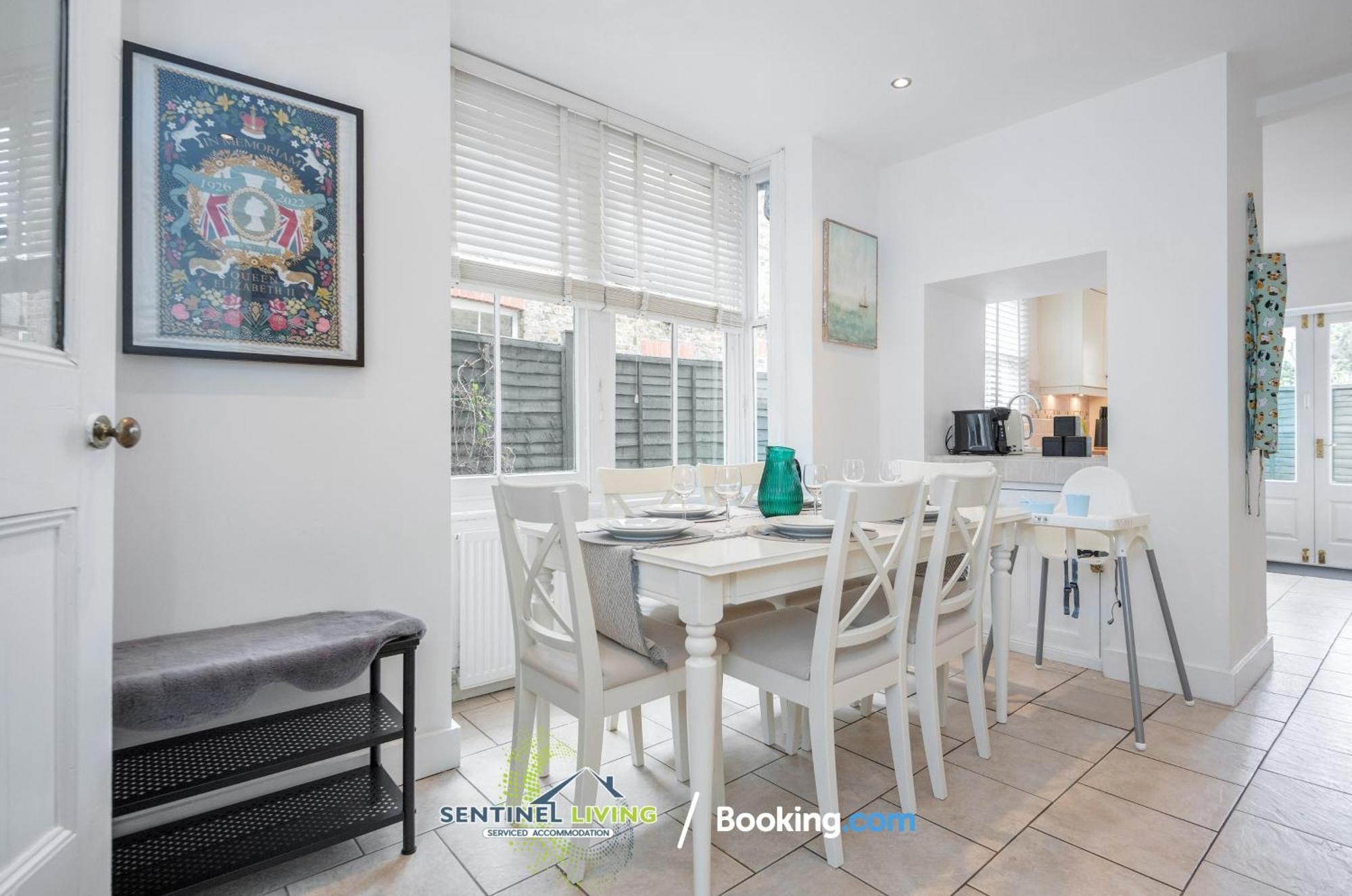 Holiday home Town Pet-friendly House By Sentinel Living *