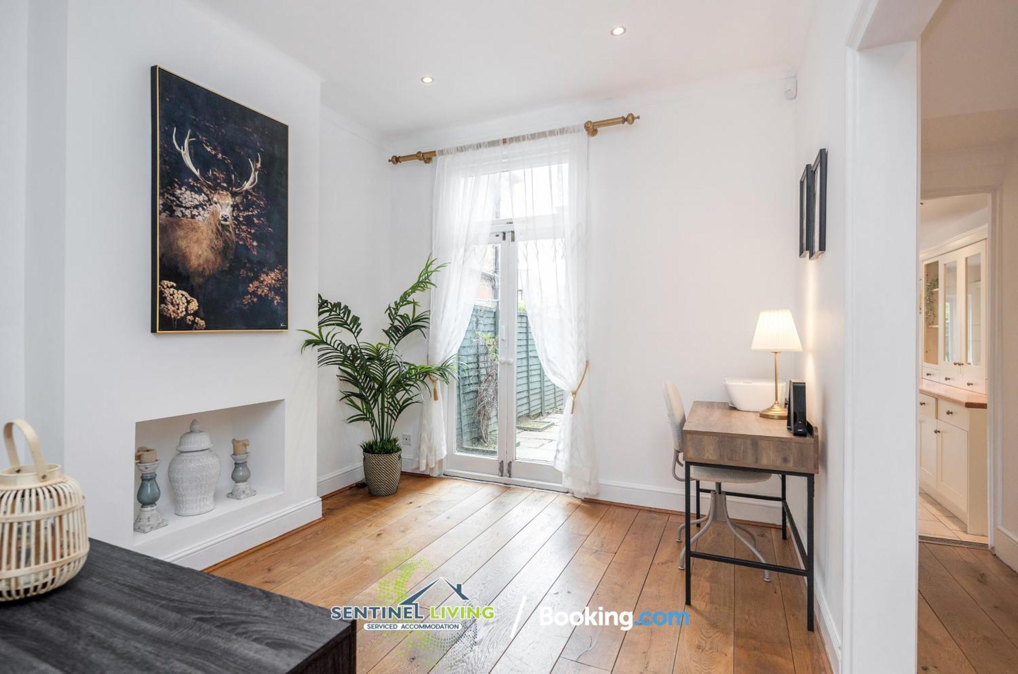 Town Pet-friendly House By Sentinel Living Holiday home *