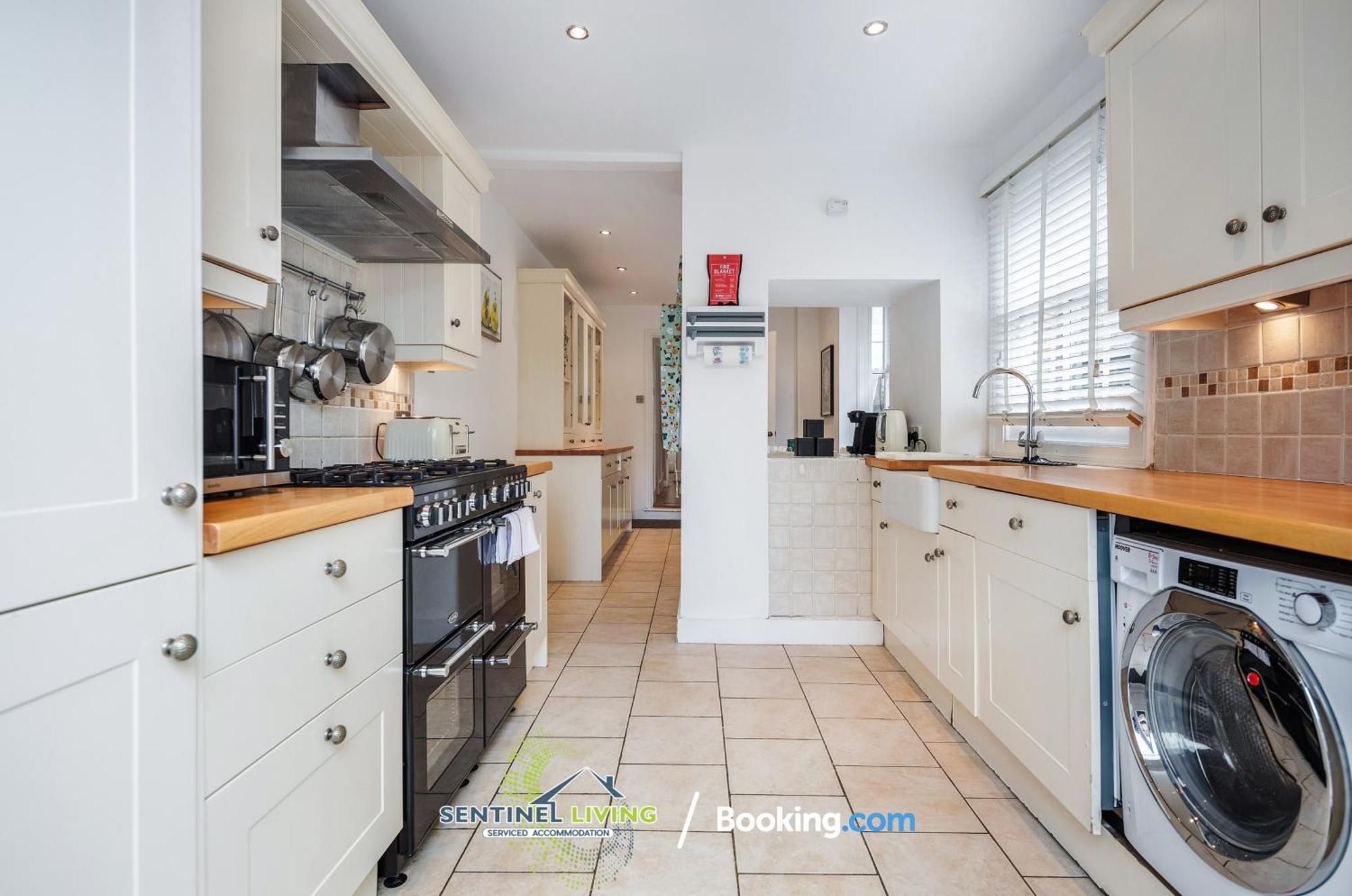 Holiday home Town Pet-friendly House By Sentinel Living