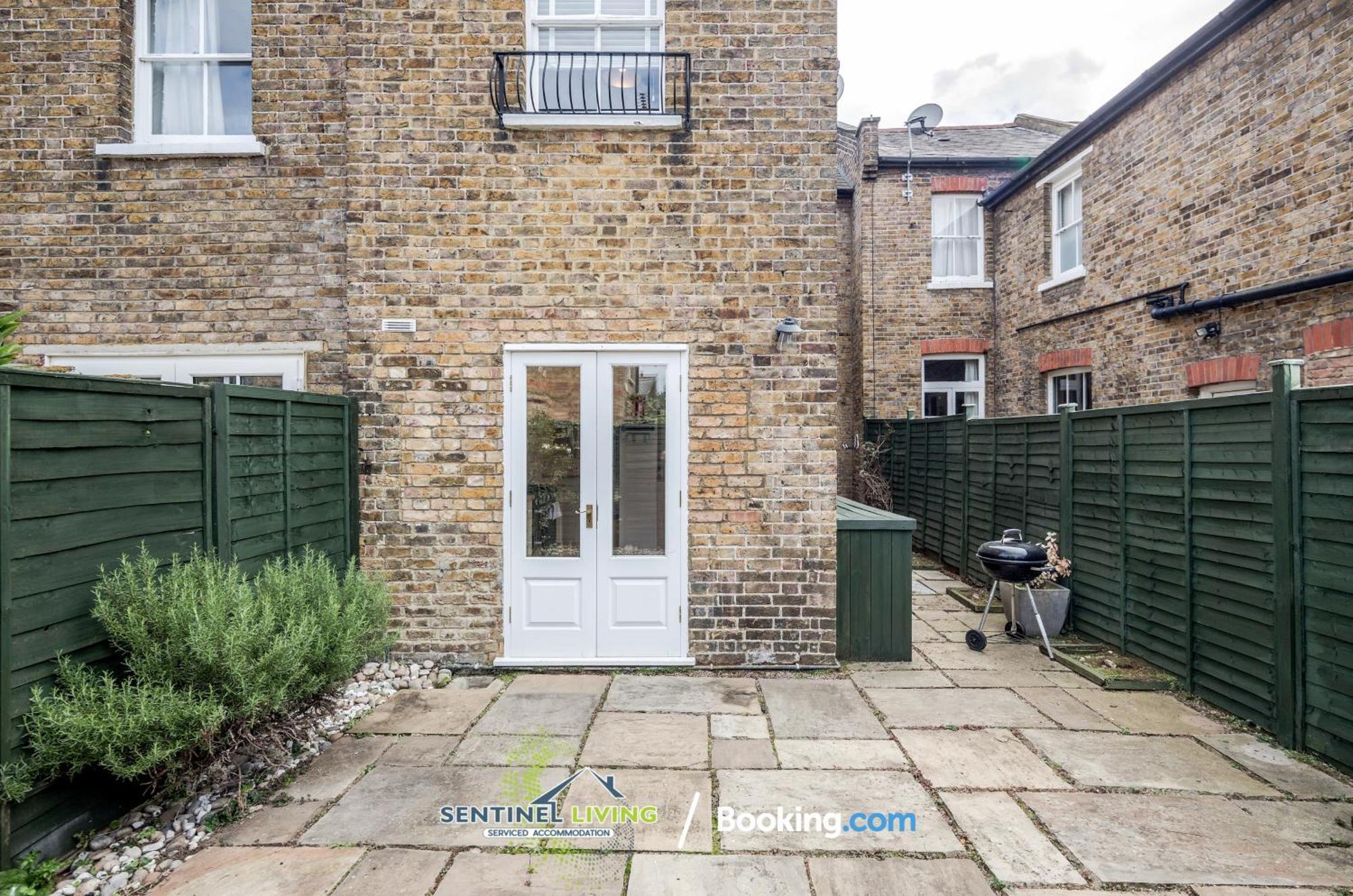 Holiday home Town Pet-friendly House By Sentinel Living *
