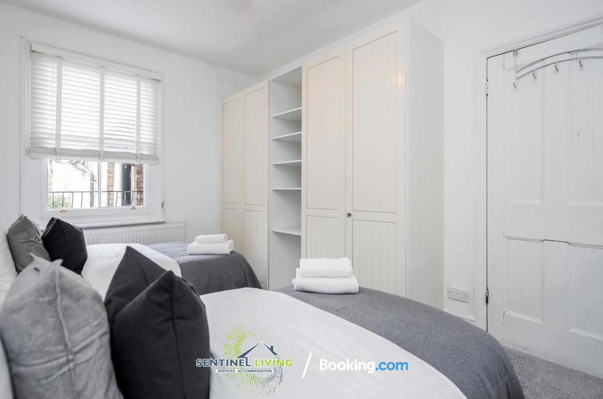 Town Pet-friendly House By Sentinel Living Holiday home *