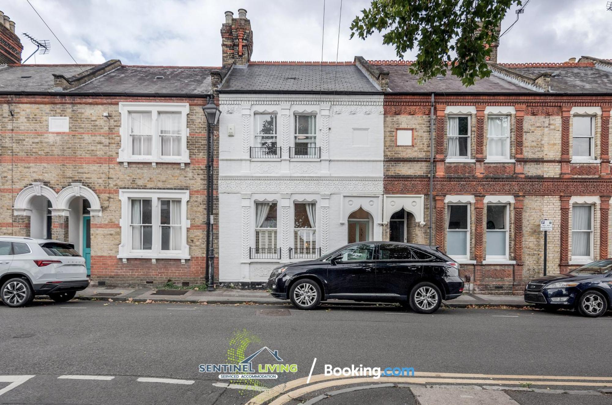 Town Pet-friendly House By Sentinel Living * Windsor
