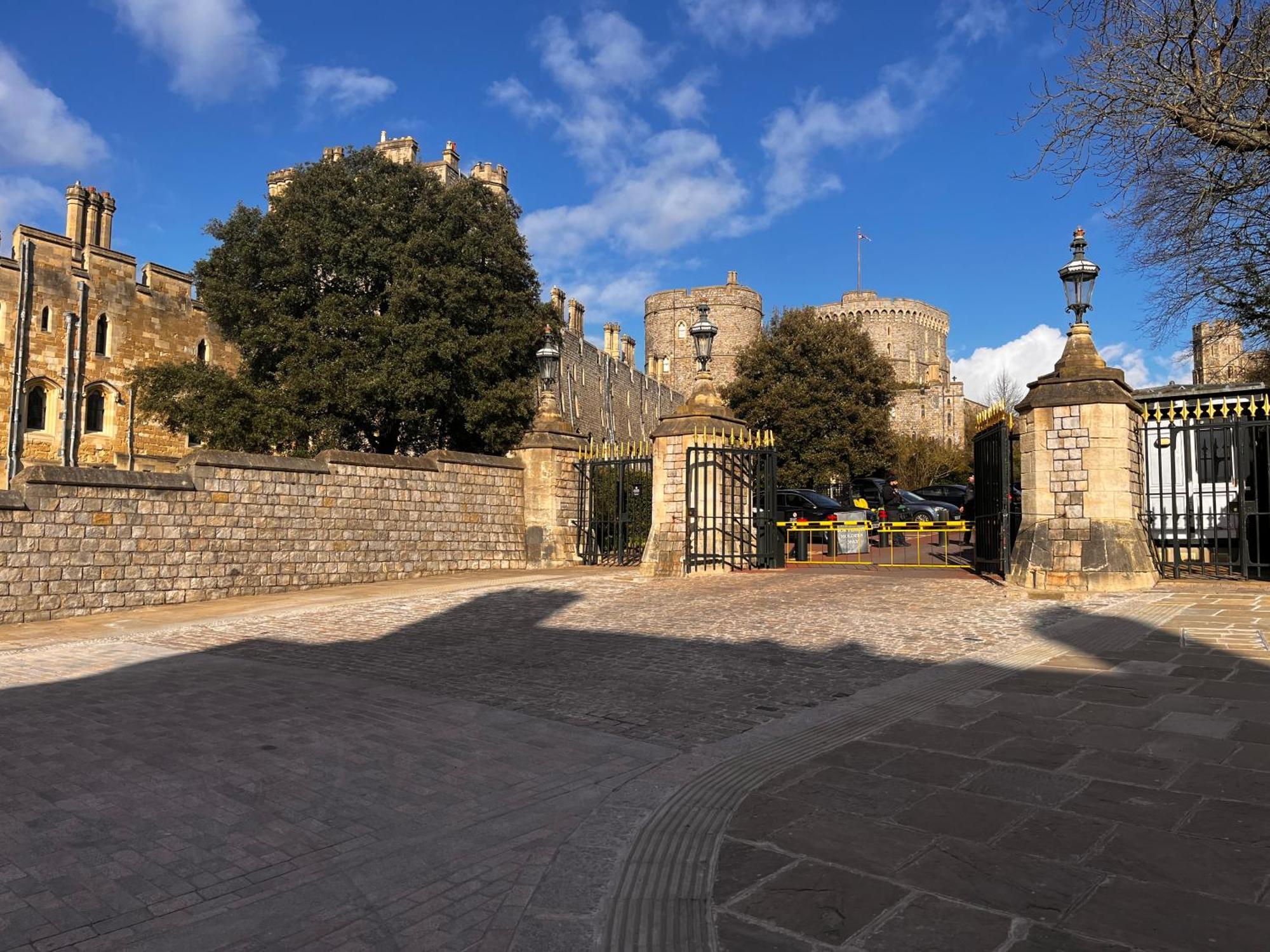 Chic & Central, 2 Kingsize Bedrooms, Spacious With Gated Private Parking Windsor