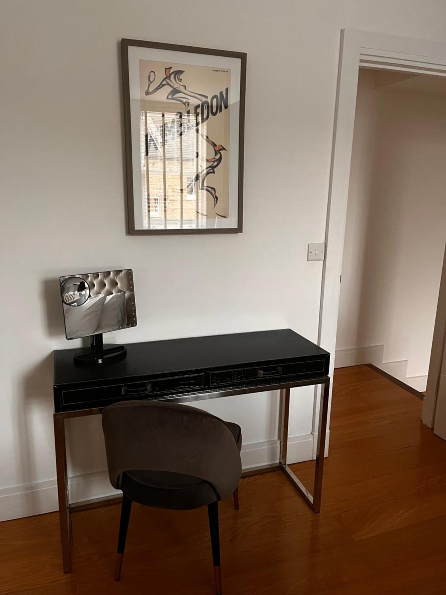 Apartment Chic & Central, 2 Kingsize Bedrooms, Spacious With Gated Private Parking Windsor
