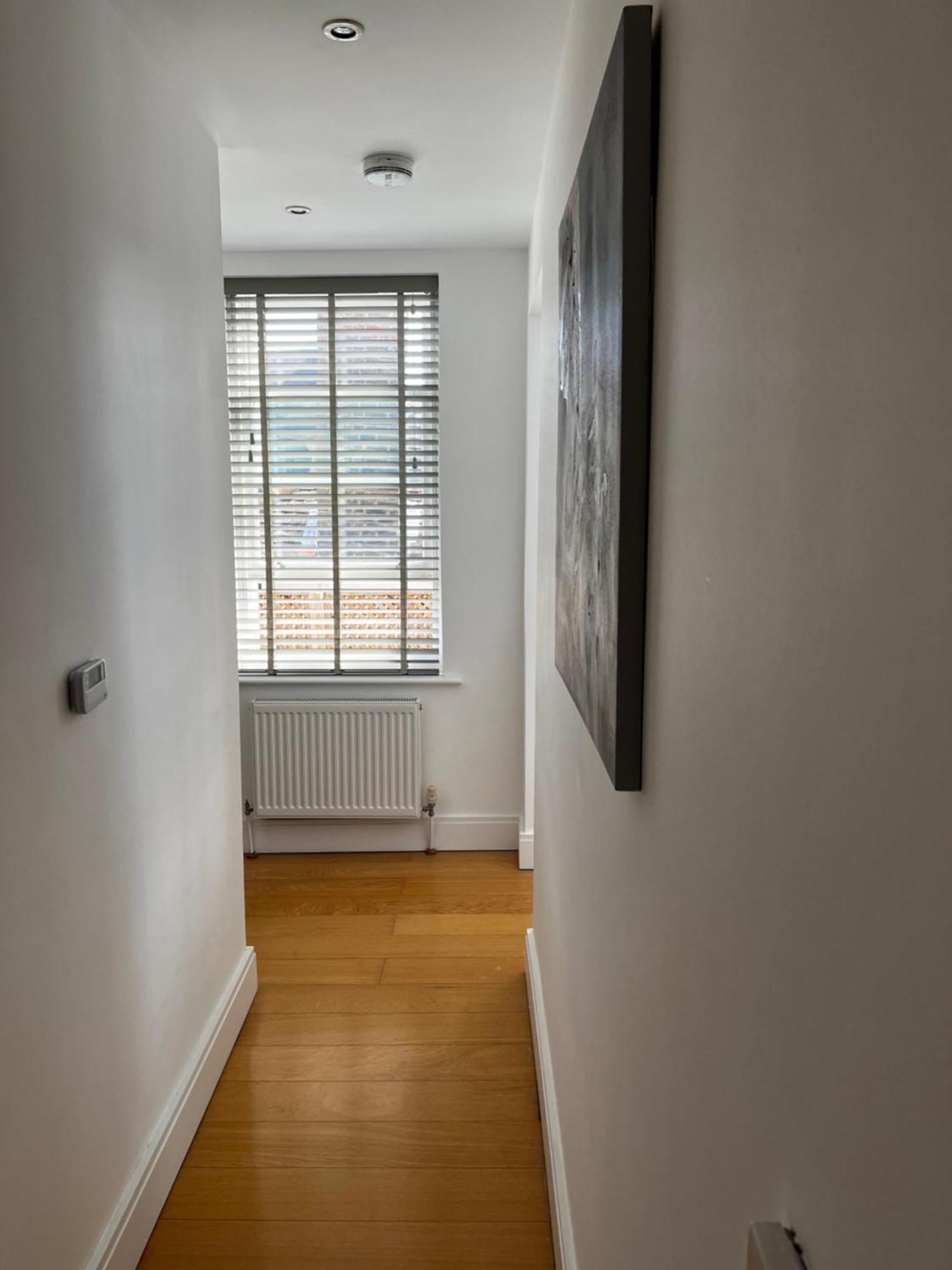 Chic & Central, 2 Kingsize Bedrooms, Spacious With Gated Private Parking * Windsor