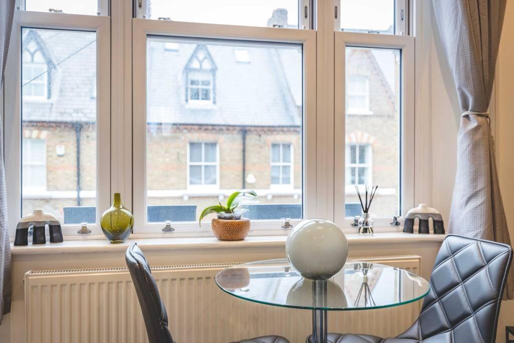1 Bedroom Gem,shared Garden Apartment *