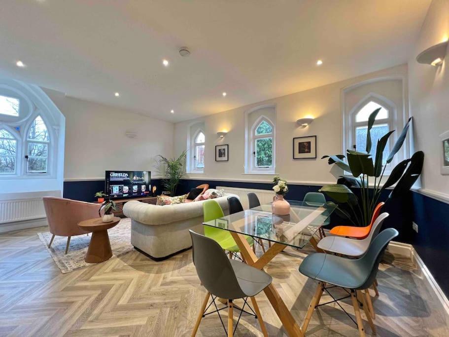Incredible 3 Bedrooms Home, Free Parking - A Blend Of Luxury And Character - Incredible Location - Castle, Ascot, Legoland, Heathrow Airport Apartamento *