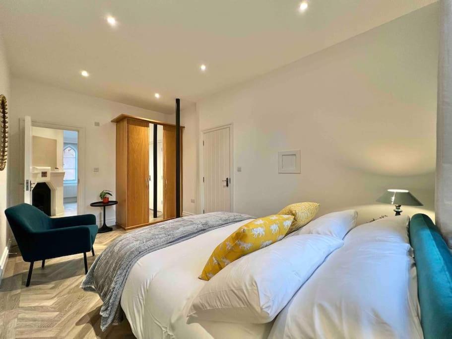 Incredible 3 Bedrooms Home, Free Parking - A Blend Of Luxury And Character - Incredible Location - Castle, Ascot, Legoland, Heathrow Airport Apartamento Windsor