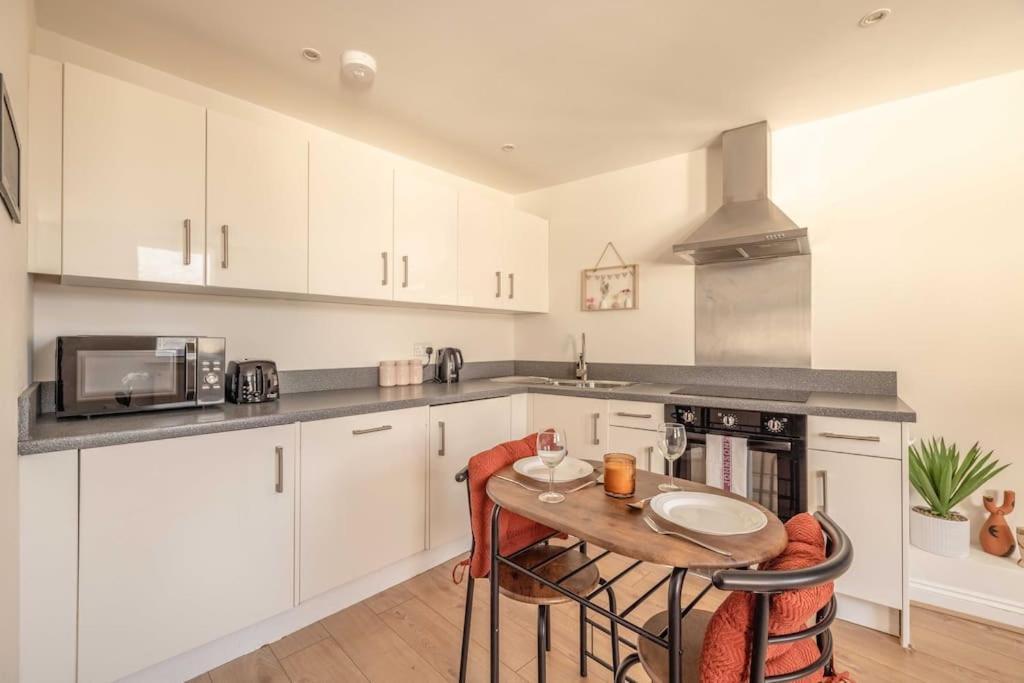 Apartment Chic 1br Near Castle Windsor