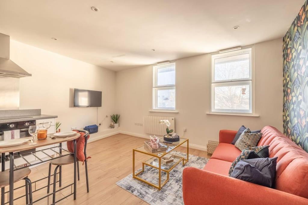 Chic 1br Near Castle