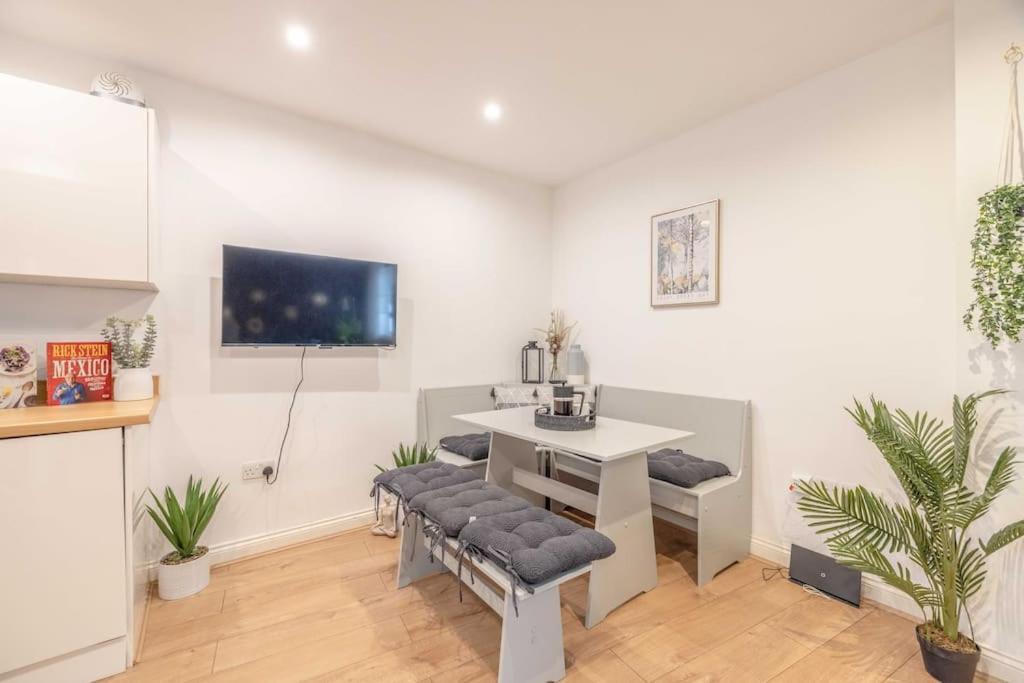 Apartment 1br Gem Windsor