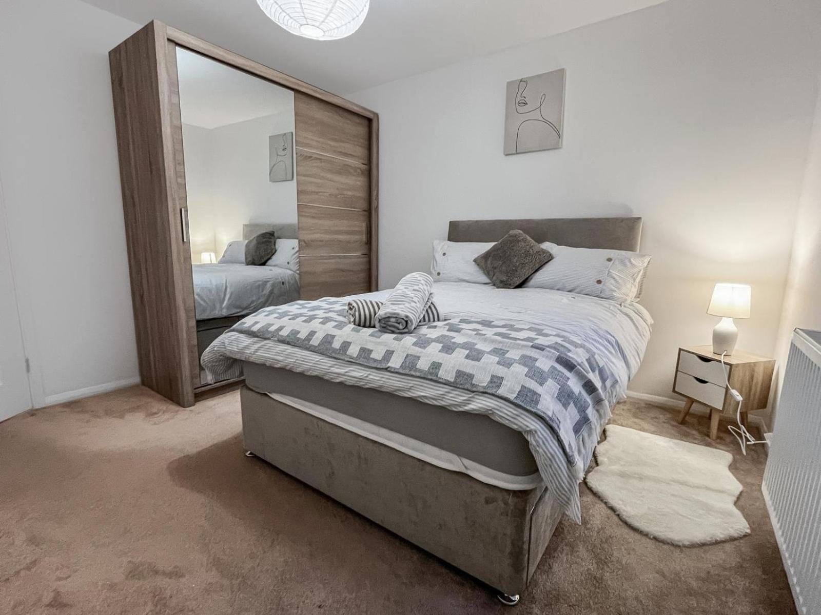New Stylish 2-bed Retreat In * Windsor