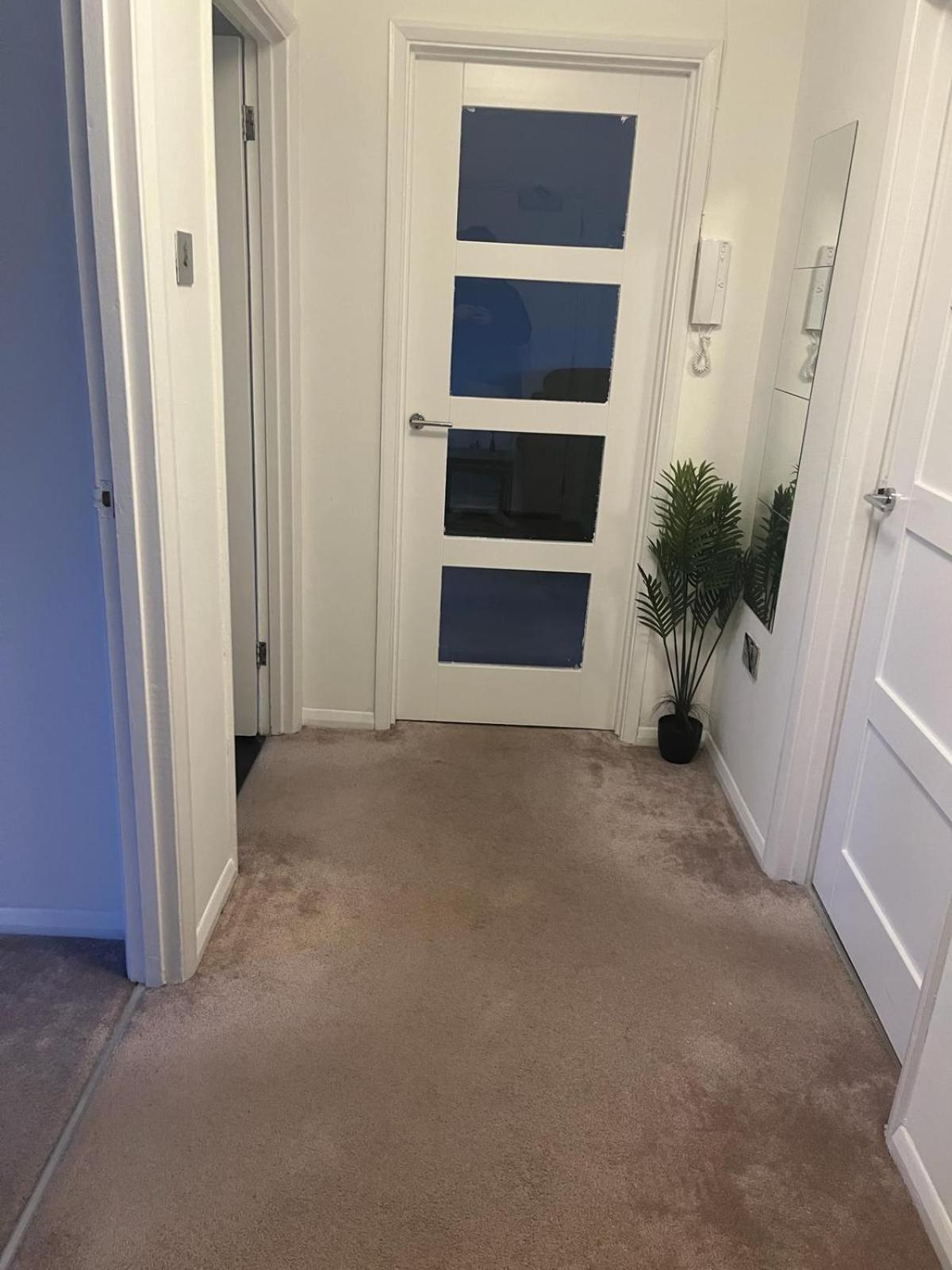 New Stylish 2-bed Retreat In Apartment Windsor