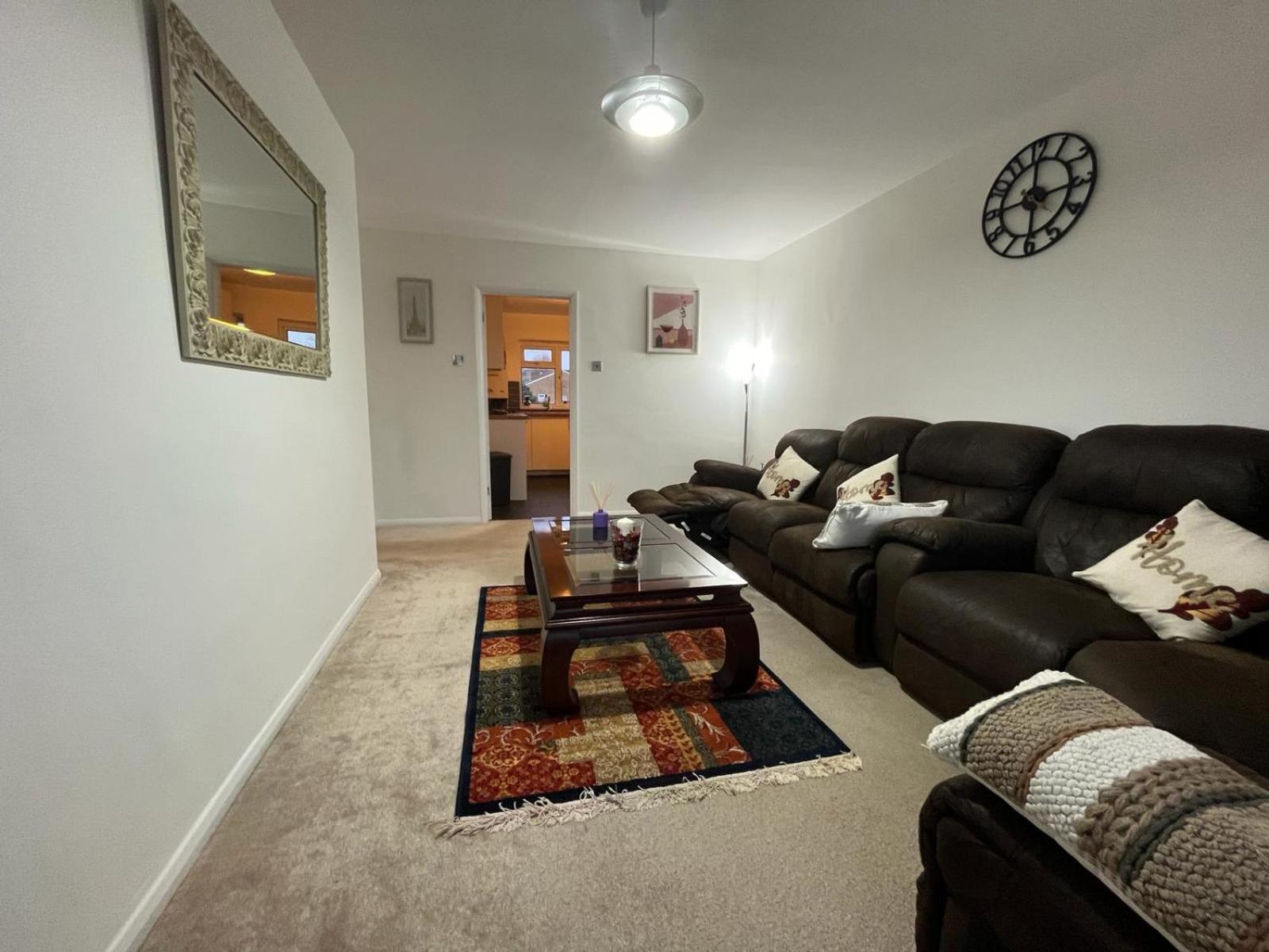 New Stylish 2-bed Retreat In * Windsor