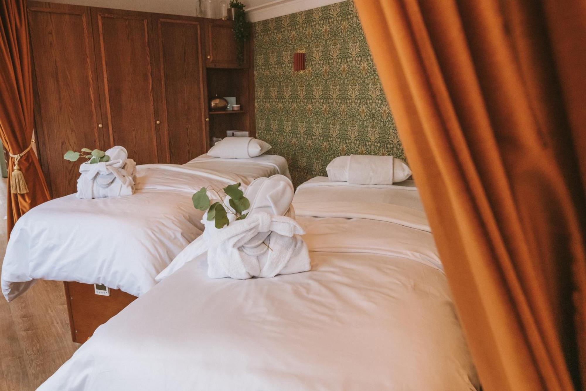 Luxury, Castle View Apartment! Free , Town Centre