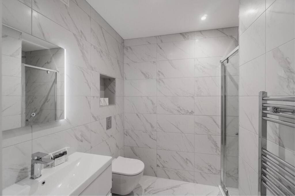 Modern 2 Bed - Allocated Parking * Windsor