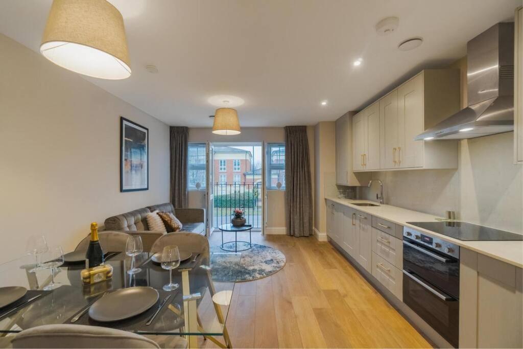 Modern 2 Bed - Allocated Parking * Windsor