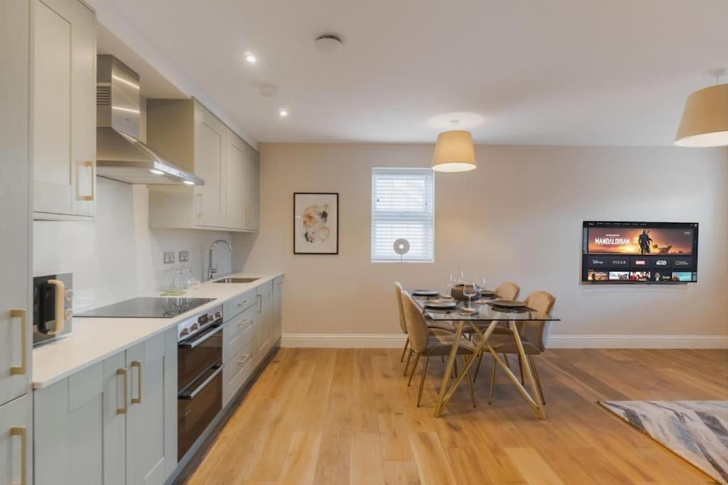 Stylish 2 Bed 2 Bath - Allocated Parking Apartment