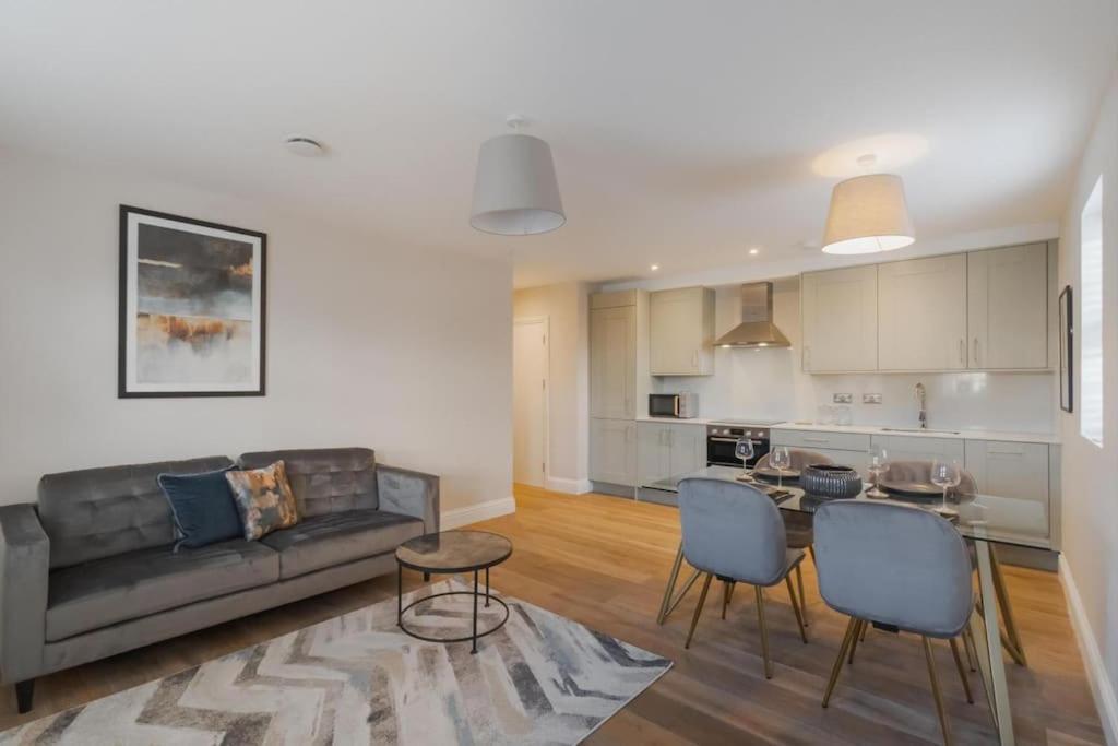 Stylish 2 Bed 2 Bath - Allocated Parking Apartment *