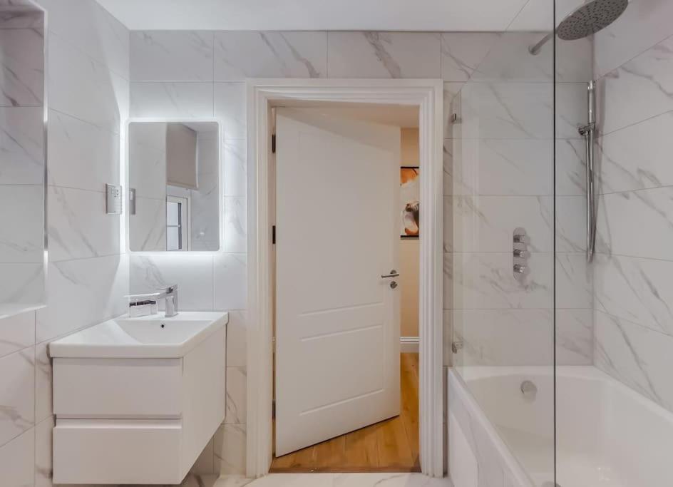 1br Gem, Private Parking * Windsor