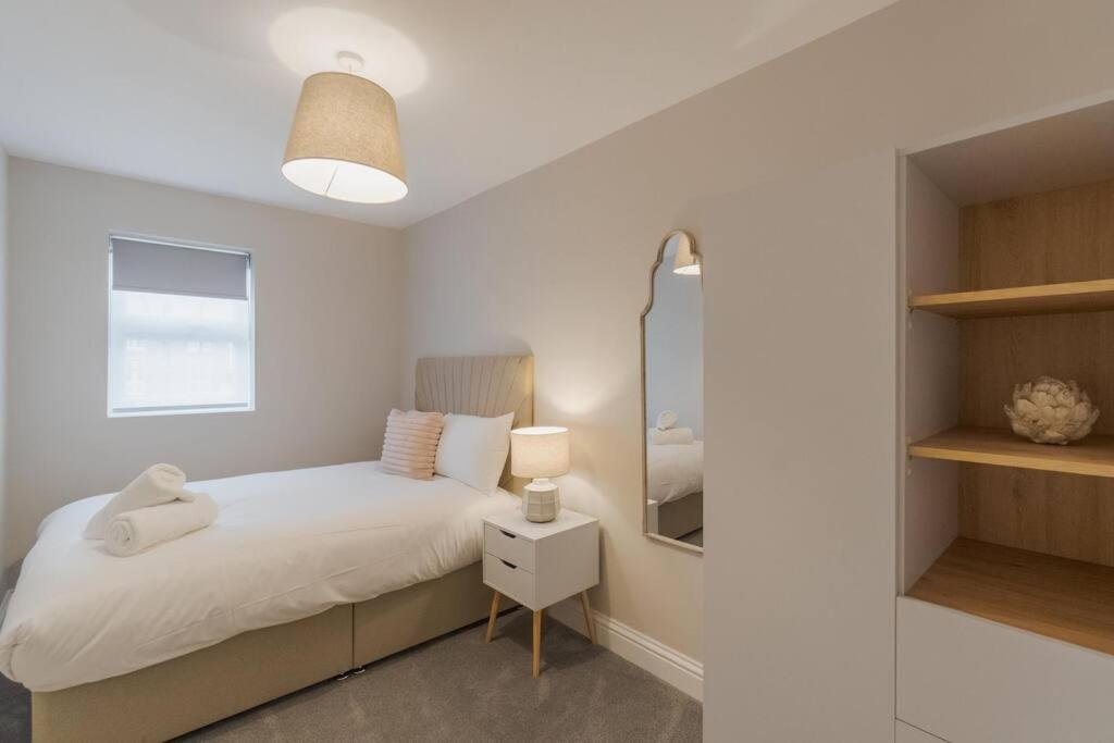 Chic 2 Bed Flat - Balcony - Allocated Parking