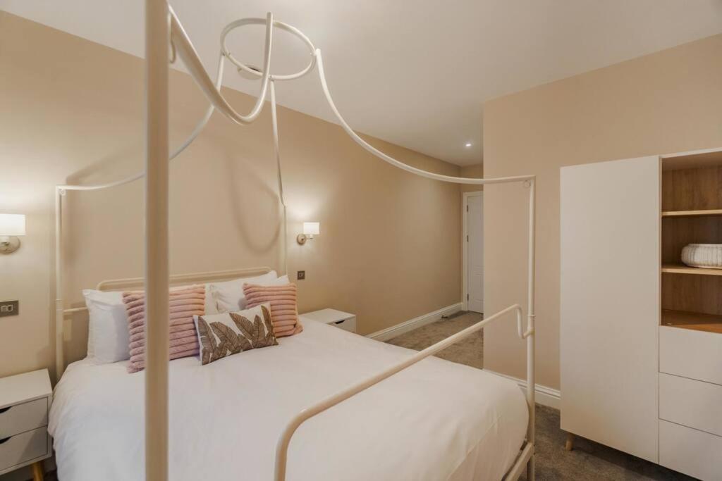 Castle Views - 2 Bed 2 Bath - Free Parking Windsor