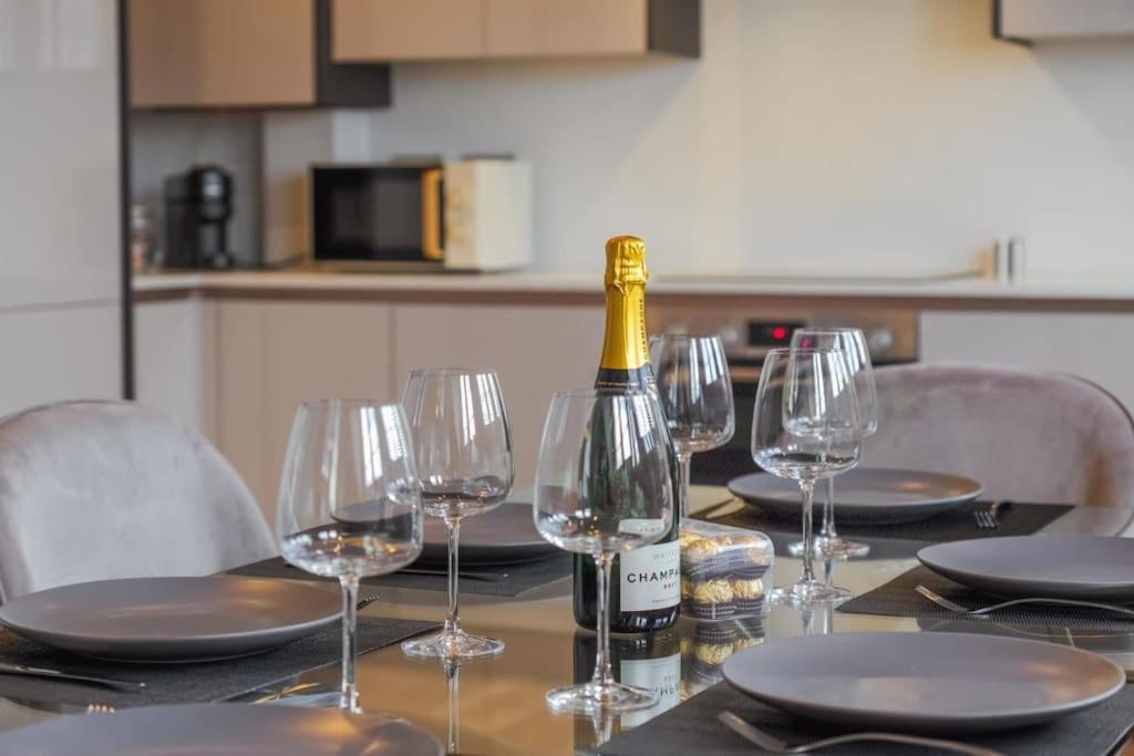 Spacious Luxury Penthouse, 2br, Private Parking Apartamento Windsor