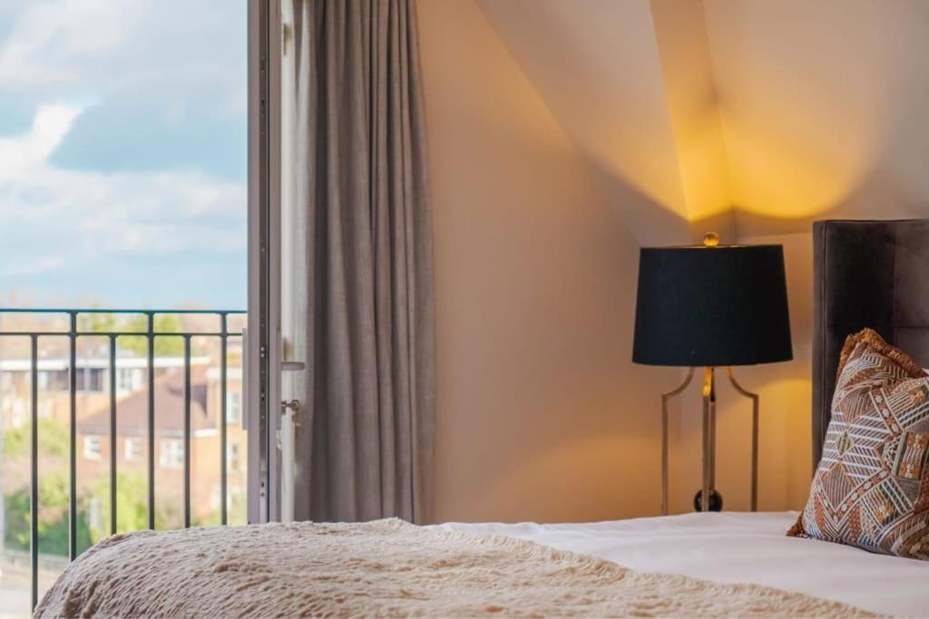 Spacious Luxury Penthouse, 2br, Private Parking *