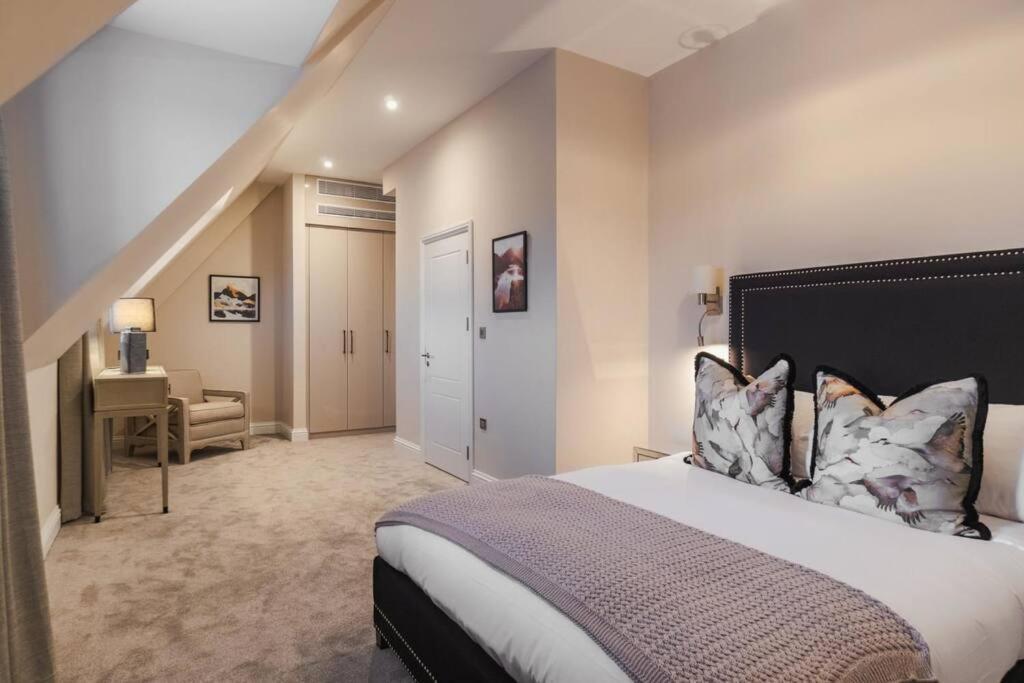 Spacious Luxury Penthouse, 2br, Private Parking Apartamento *