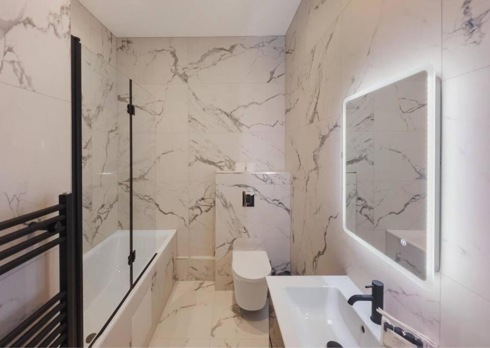 Apartamento Spacious Luxury Penthouse, 2br, Private Parking