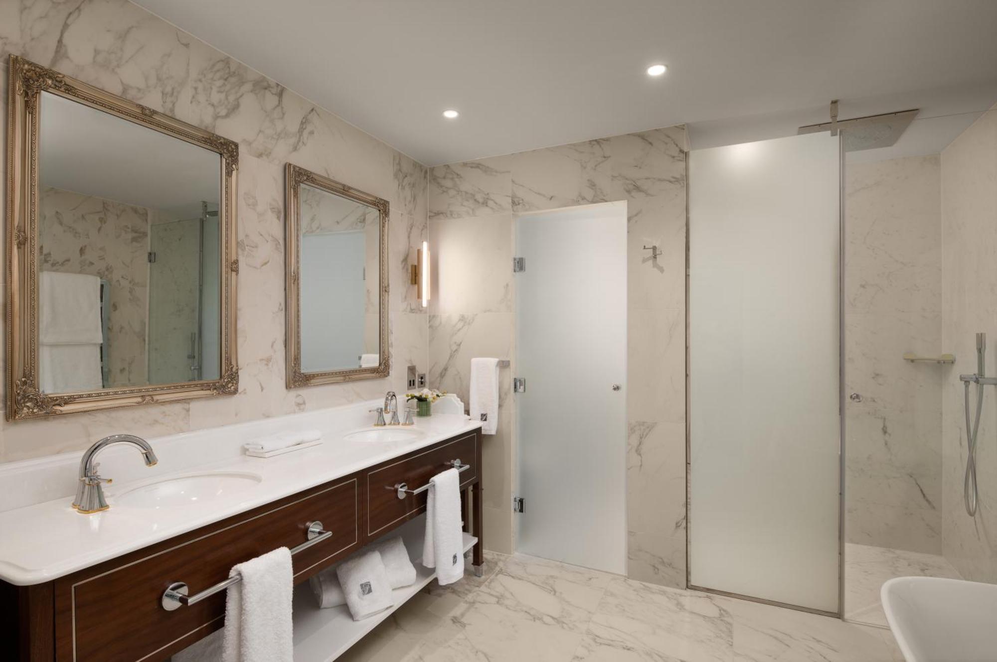 Fairmont Park Hotel 5*