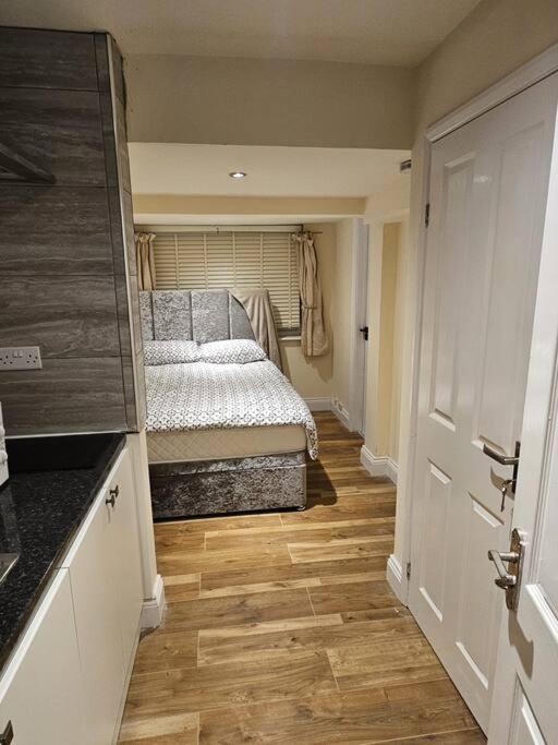 Entire En-suite In With Free Parking Apartment *