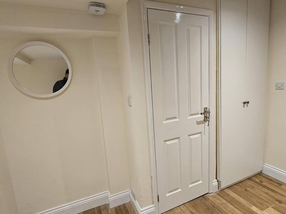 Entire En-suite In With Free Parking * Windsor
