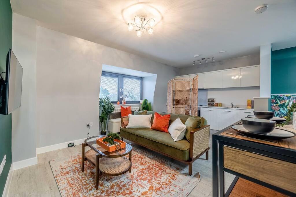 Charming 1br Near Castle Apartment *