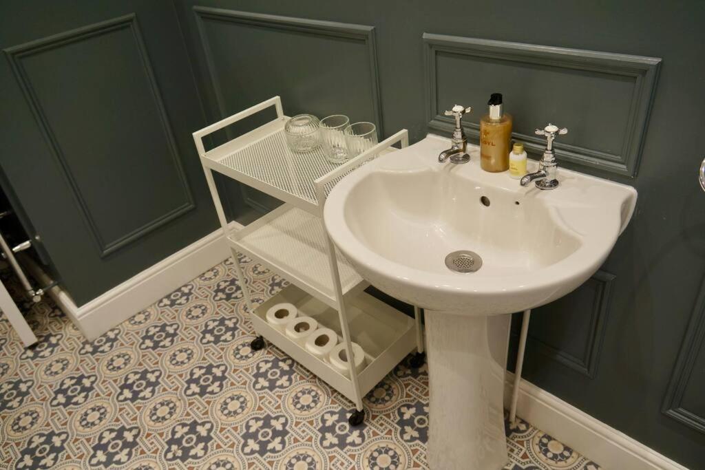 Apartamento Epic Location, Views & Large Private Terrace Windsor