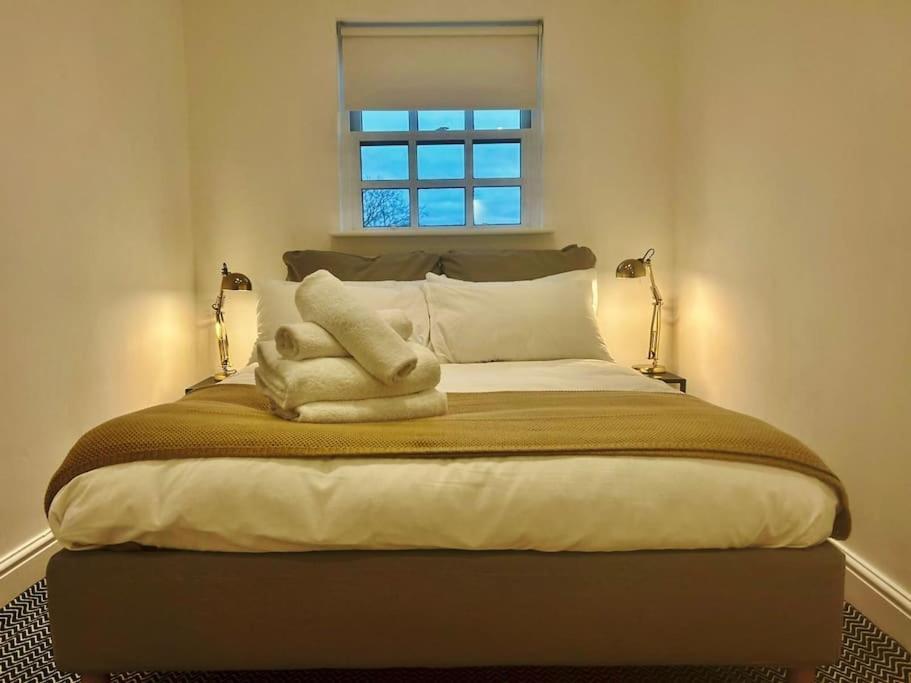 Epic Location, Views & Large Private Terrace Windsor