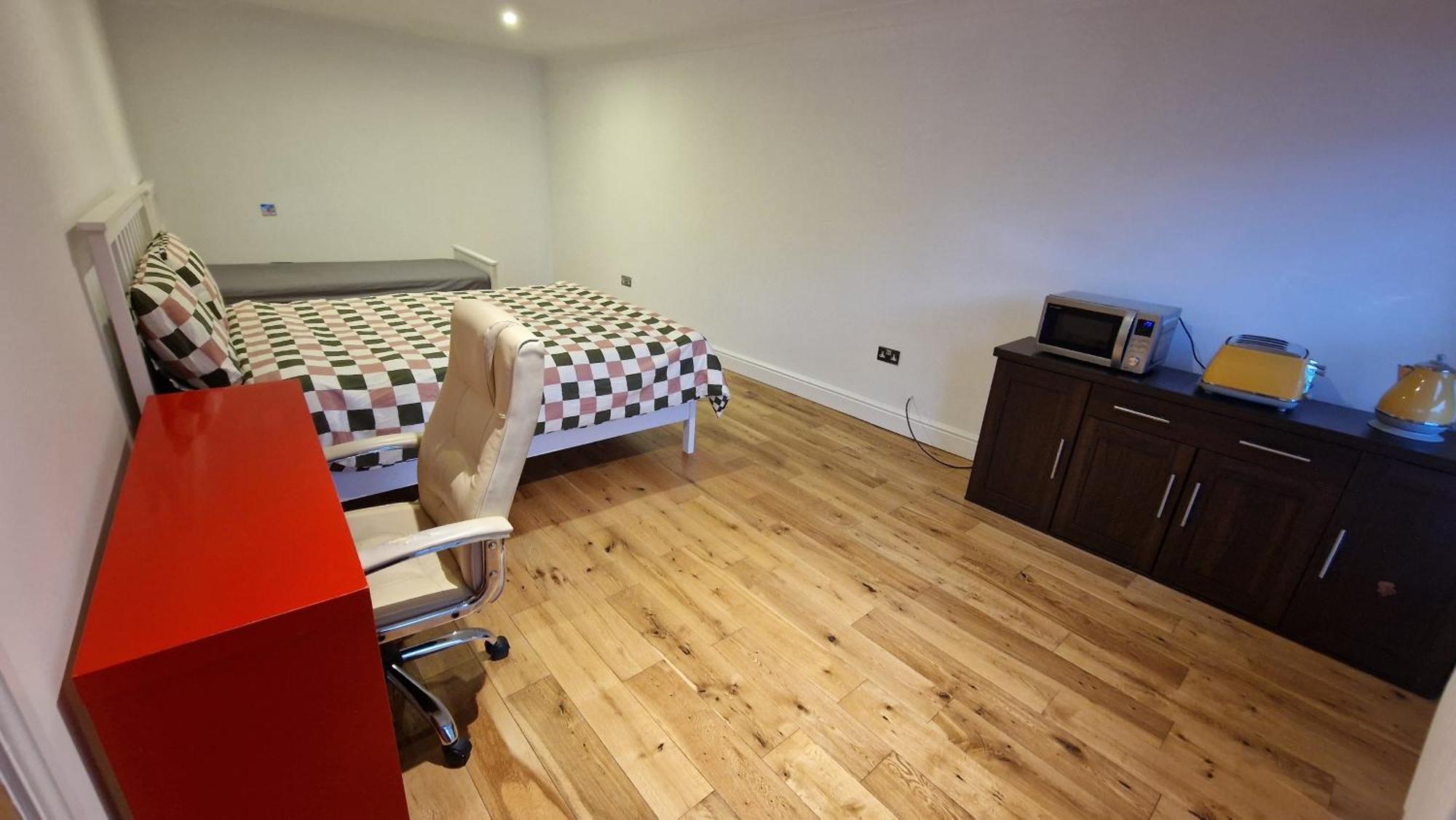 Large Annexe With Games Pool Table Ping Pong Air Hockey Movie Projector *
