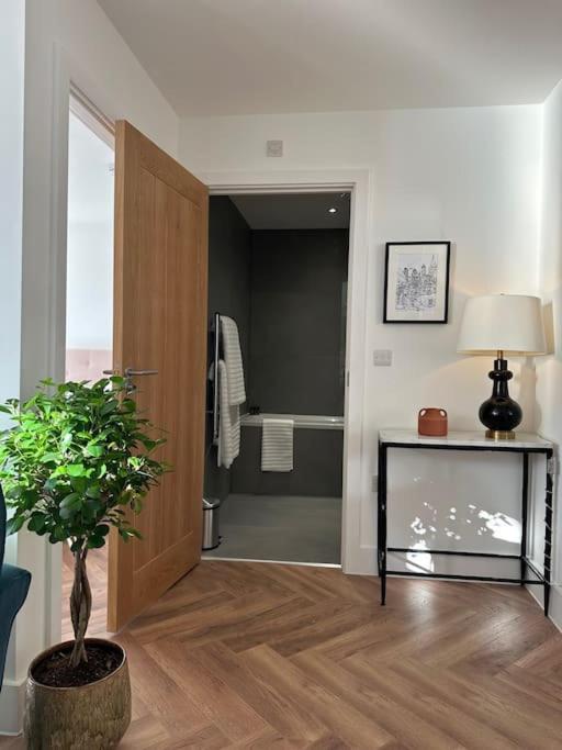 Stylish Spacious In * Windsor