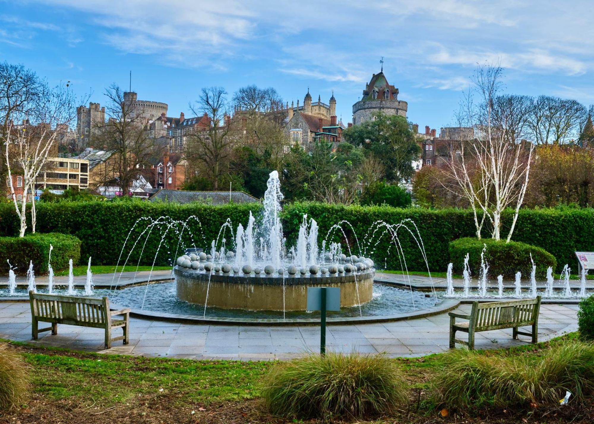 Queen Annes Court Luxury On High Street Windsor
