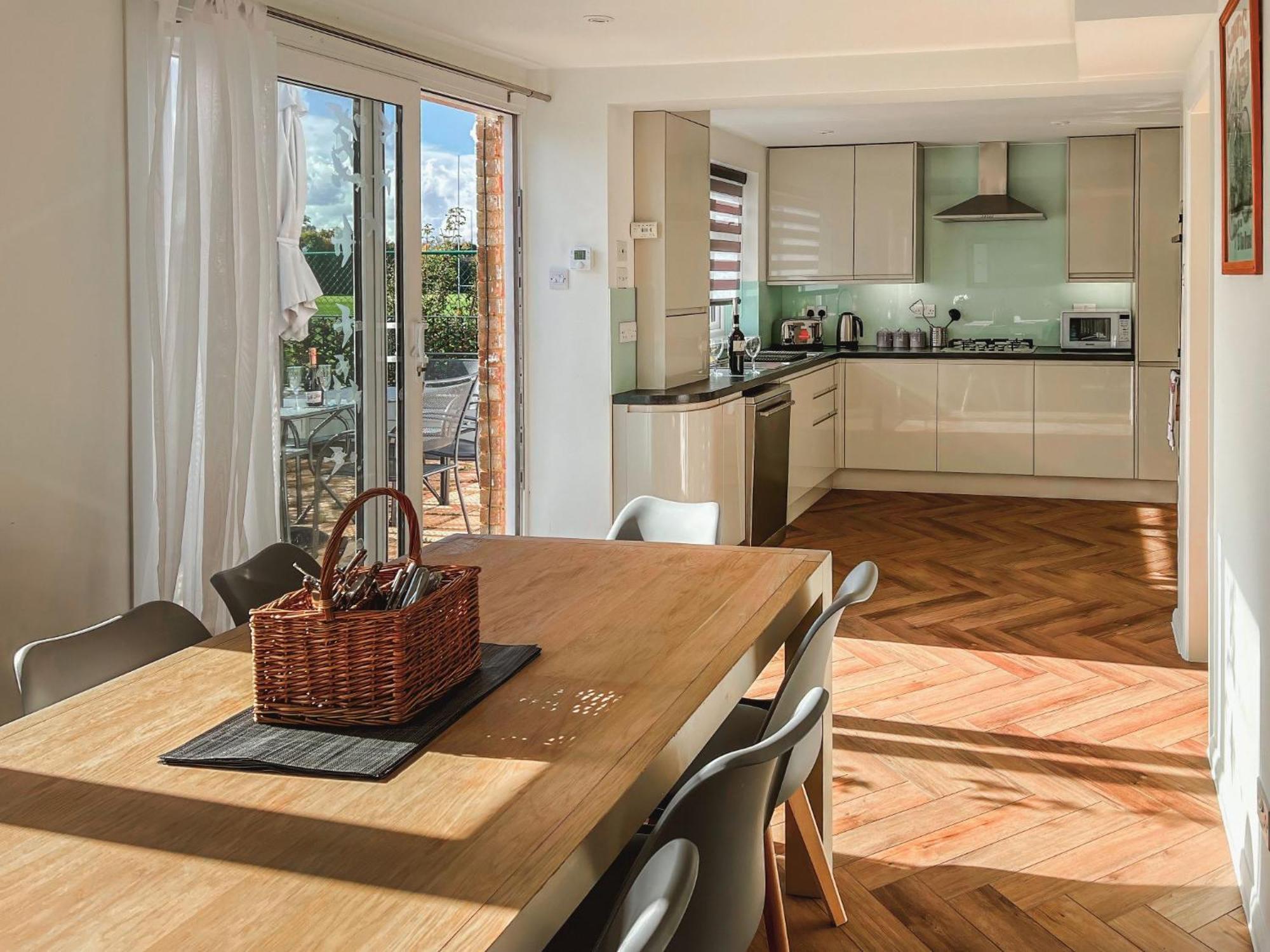 Charming 3bed 3bath In With Parking! Holiday home *