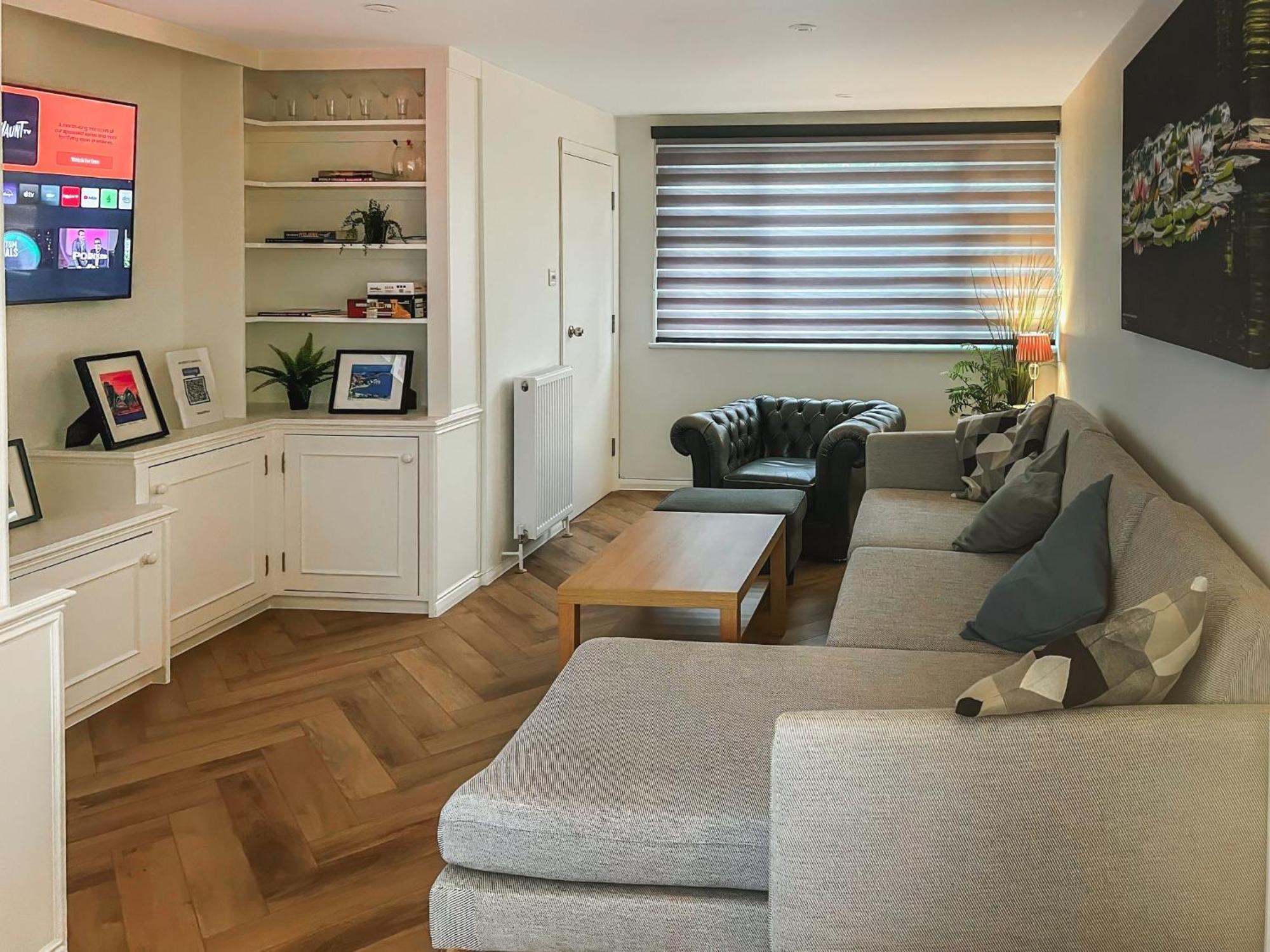 Charming 3bed 3bath In With Parking! Holiday home