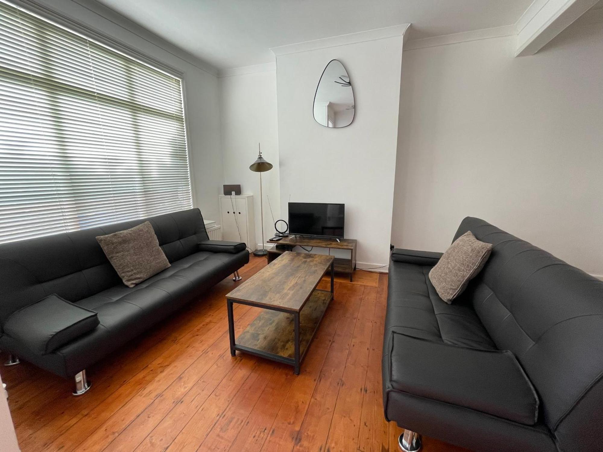 A Lovely Three Bedroom House In * Windsor
