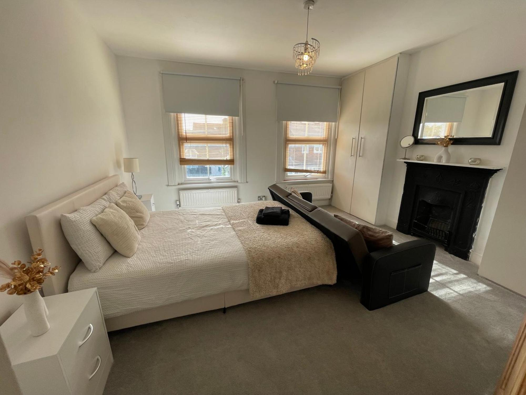 A Lovely Three Bedroom House In Holiday home